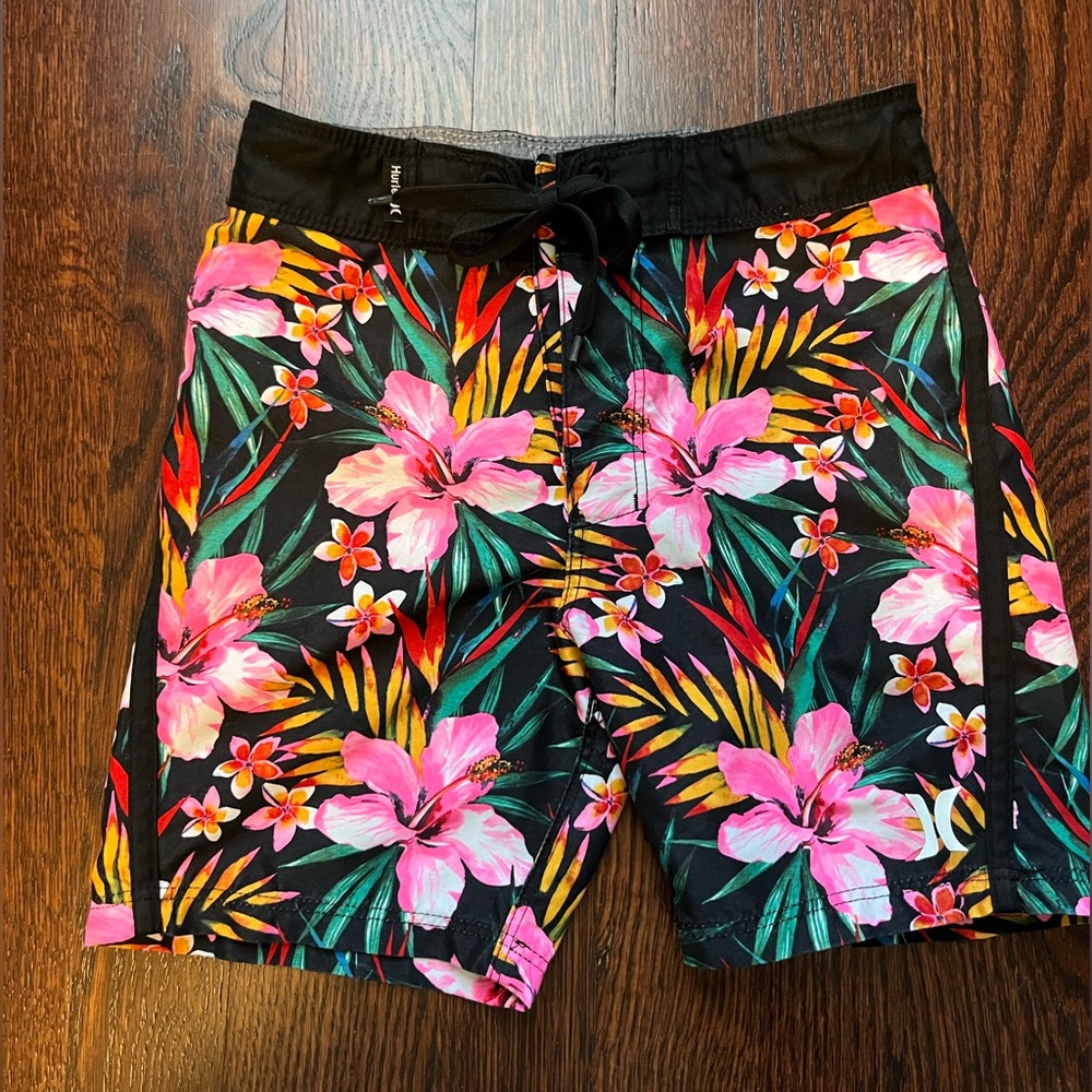 Hurley Hawaiian print shorts